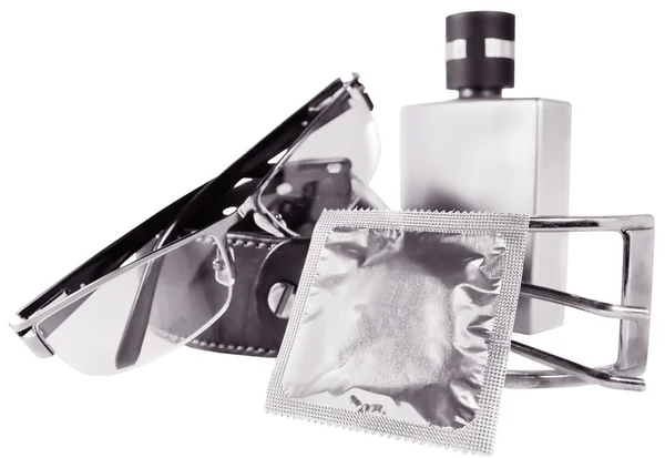 Монохромні чоловічі аксесуари та презервативи ізольовані на білому — стокове фото