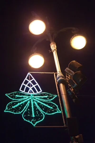 Neon teken op straat lamp — Stockfoto