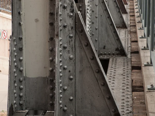 Gammal järnvägsbro — Stockfoto