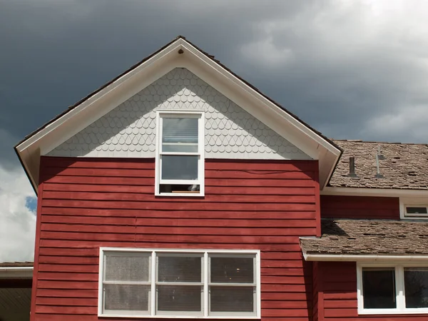 Kırmızı ev — Stok fotoğraf