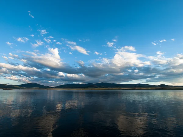 Grande lago — Fotografia de Stock
