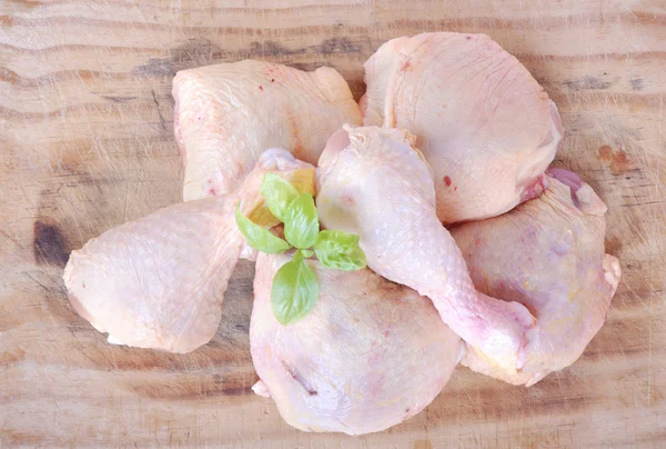 Pezzi di pollo crudo — Foto Stock