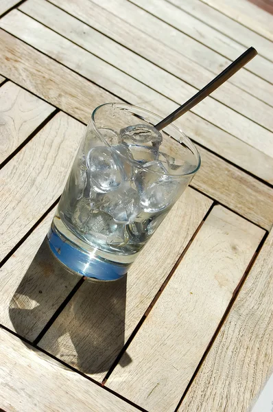 Склянка кубиків льоду — стокове фото