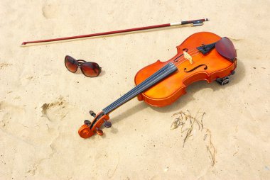 Violin and sunglasses clipart