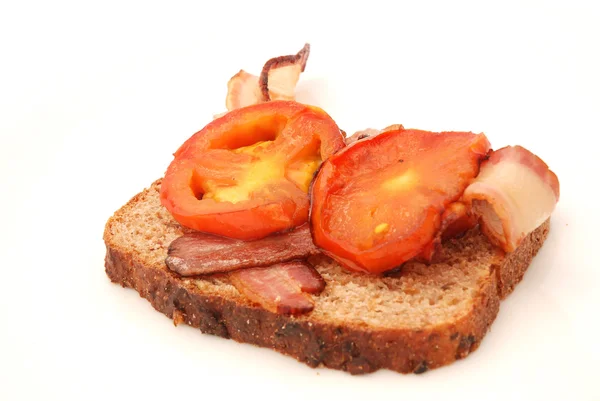 Chléb rajčaty pečená slanina — Stock fotografie