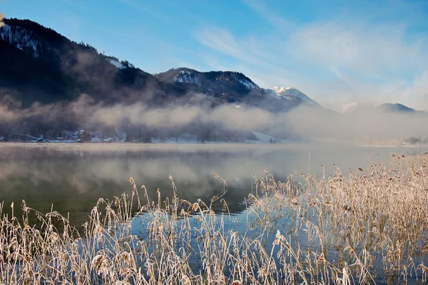 風光明媚な反射とアルプスの山の湖 — ストック写真