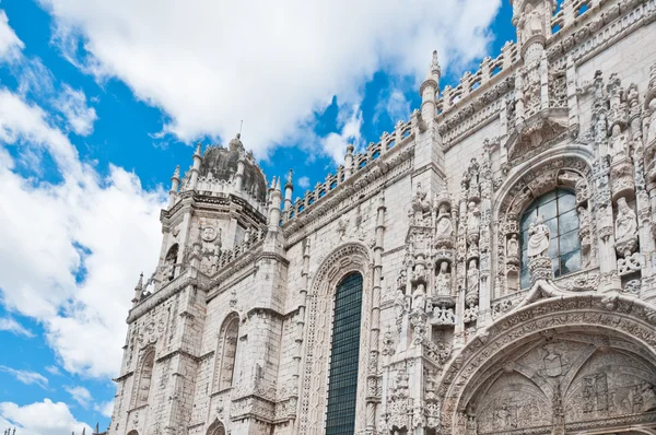 Фасад собора в Лиссабоне — стоковое фото