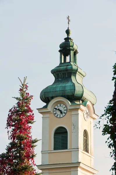 Klokkentoren van de Oostenrijkse kirche — Stockfoto