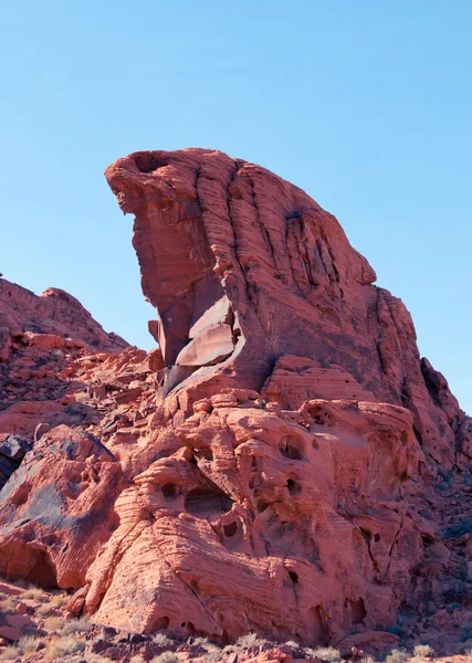 在山谷中的火红色岩石形成 — 图库照片