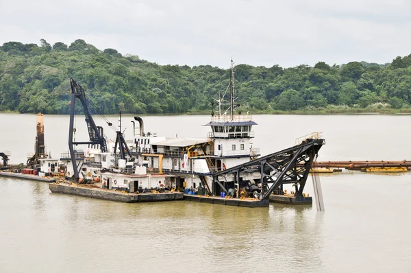Baggeren werken in het Panamakanaal — Stockfoto