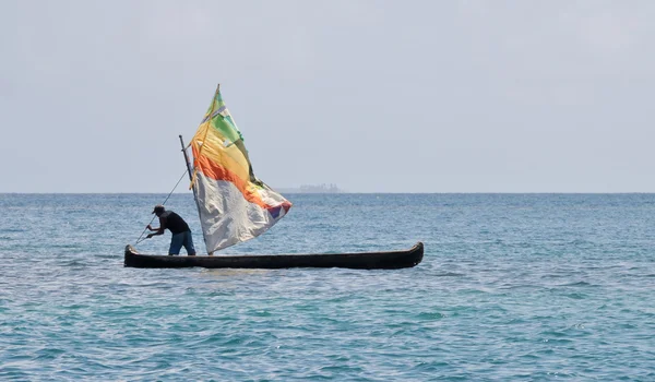 Kuna India berlayar perahu nelayan — Stok Foto