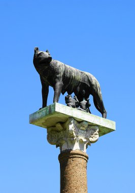 Statue of roman wolf clipart