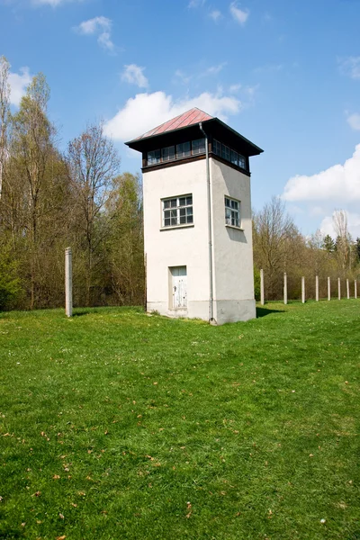 Watch tower på omkretsen av koncentrationslägret dachau — Stockfoto