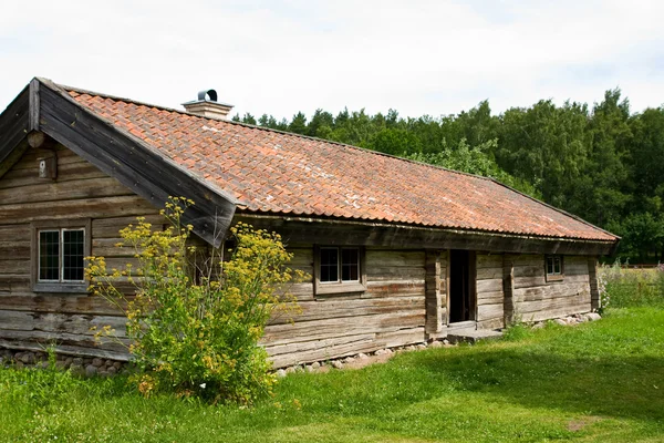 Cabine de madeira no norte da Suécia — Fotografia de Stock