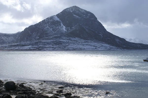 Montanhas ensolaradas de Norweigh — Fotografia de Stock