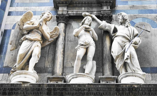 Statue von Jesus und Engeln — Stockfoto