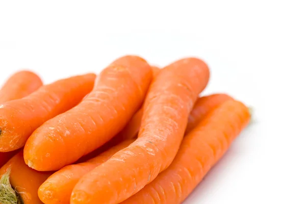 Zanahorias aisladas en blanco — Foto de Stock