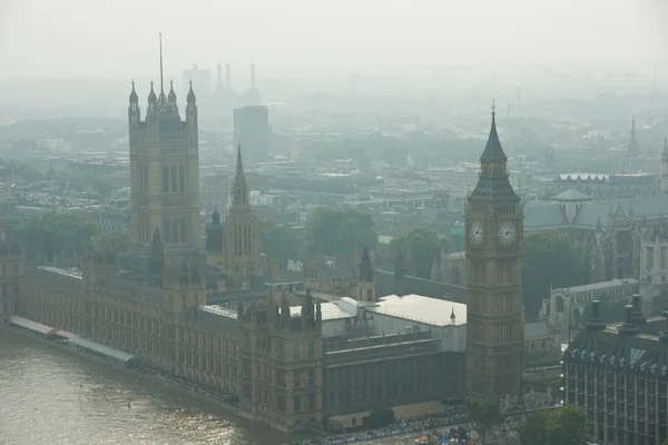House of parliament in fog — Stock Photo, Image