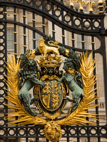 Ворота Букингемского дворца — стоковое фото