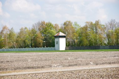 dachau toplama kampı tarafını Saat Kulesi