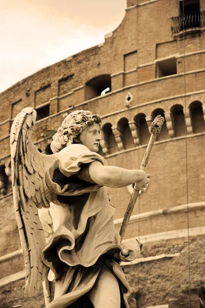 Angel sochy z mostu Ponte Sant'Angelo v Římě — Stock fotografie