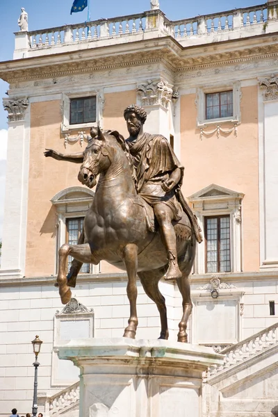 Statue of marcus areulius — Stock Photo, Image