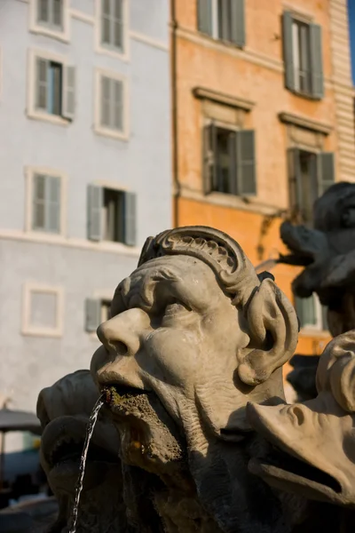 Фонтан статую в Пантеон — стокове фото