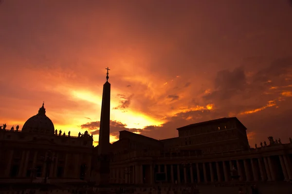 Sunset on St Peter basilica — Stock Photo, Image