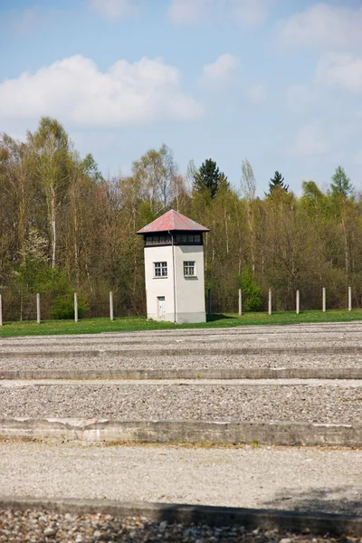 Oglądaj wieża na obwodzie w obozie koncentracyjnym dachau — Zdjęcie stockowe