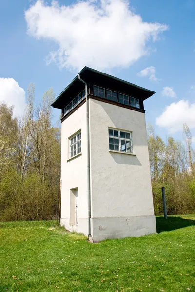 Strážní věž na obvodu koncentračního tábora dachau — Stock fotografie