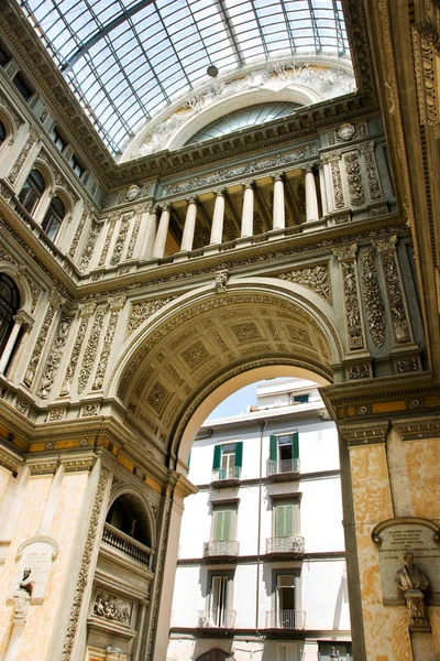 Dentro Galleria Vittorio emanuele em Nápoles — Fotografia de Stock