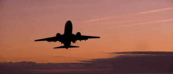 Uçak üzerinde gökyüzü günbatımı — Stok fotoğraf