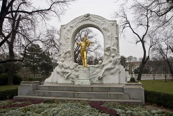 stock image Golden statue of Johann Strauss