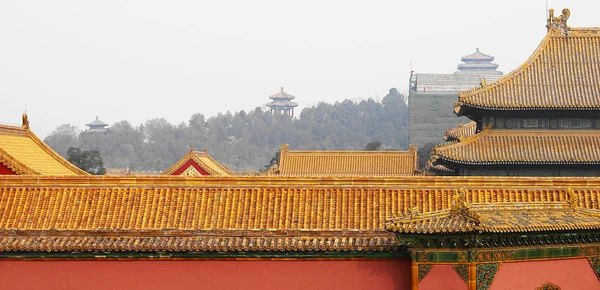 Żółte dachy wewnątrz Pekin Zakazane Miasto — Zdjęcie stockowe