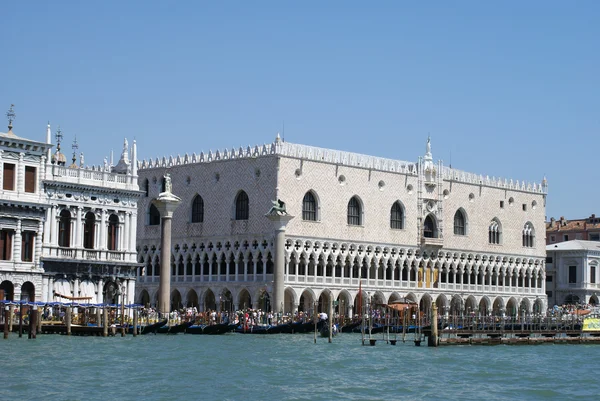Doge palace från kanalen, Venedig — Stockfoto