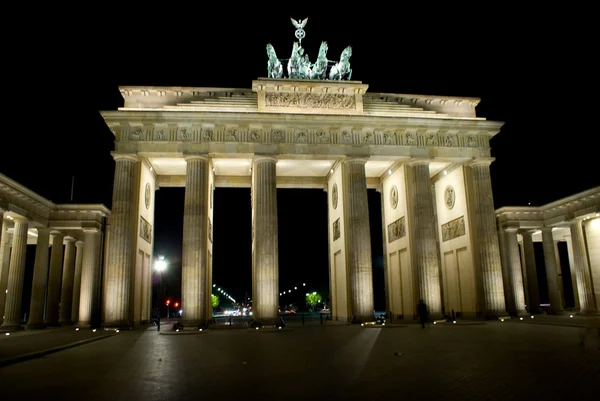 Brandenburger tor bei Nacht — Stockfoto