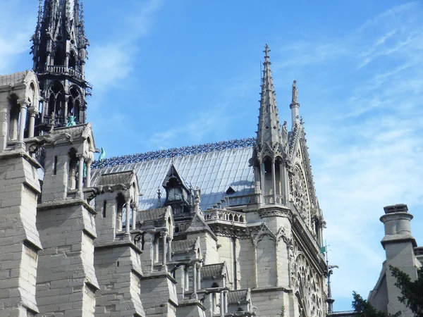 教堂巴黎圣母院 — 图库照片