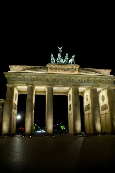 Brandenburger tor bei Nacht — Stockfoto