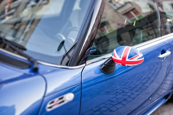Британський патріотизм, зображений на автомобіль дзеркало — стокове фото