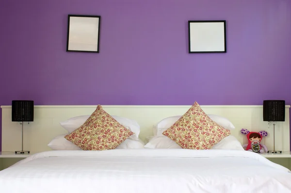Dormitorio violeta Fotos De Stock