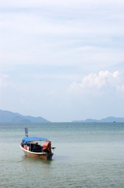 bir tekne içinde barışçı deniz