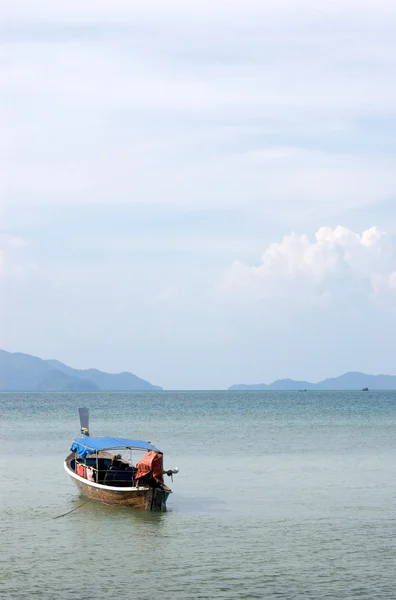 A boat in peaceful sea — Stock Photo, Image