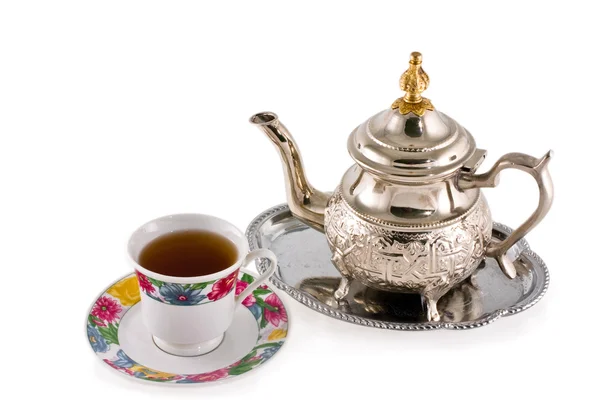 Стародавній срібний чайник і чашка до чаю — стокове фото
