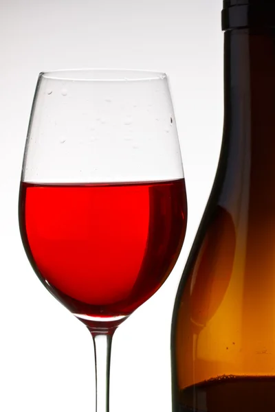 Wine - Jet of red wine current in a glass — Stock Photo, Image