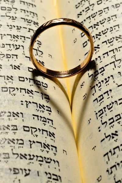 Pierścień w Biblii — Zdjęcie stockowe