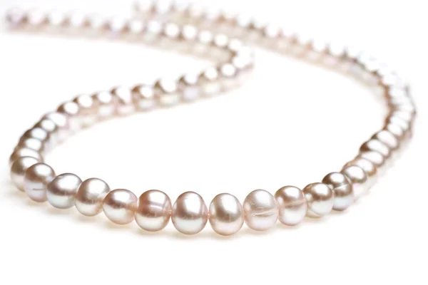 Perline fotografate su sfondo bianco — Foto Stock