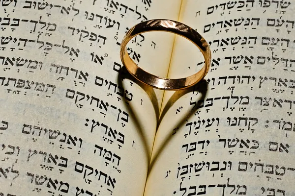 Pierścień w Biblii — Zdjęcie stockowe