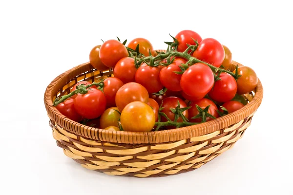 Korg med tomater — Stockfoto