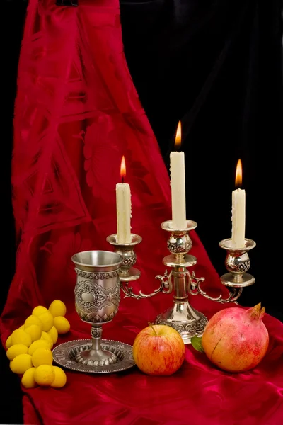 Kubek owoce i świece — Zdjęcie stockowe