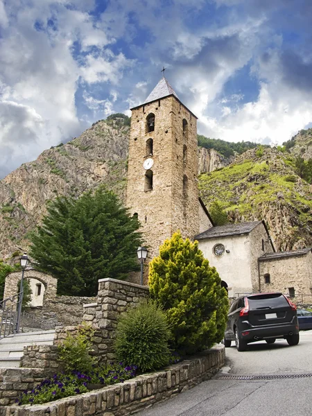 Маленькая античная церковь в Андорре (Пиренеи) ) — стоковое фото